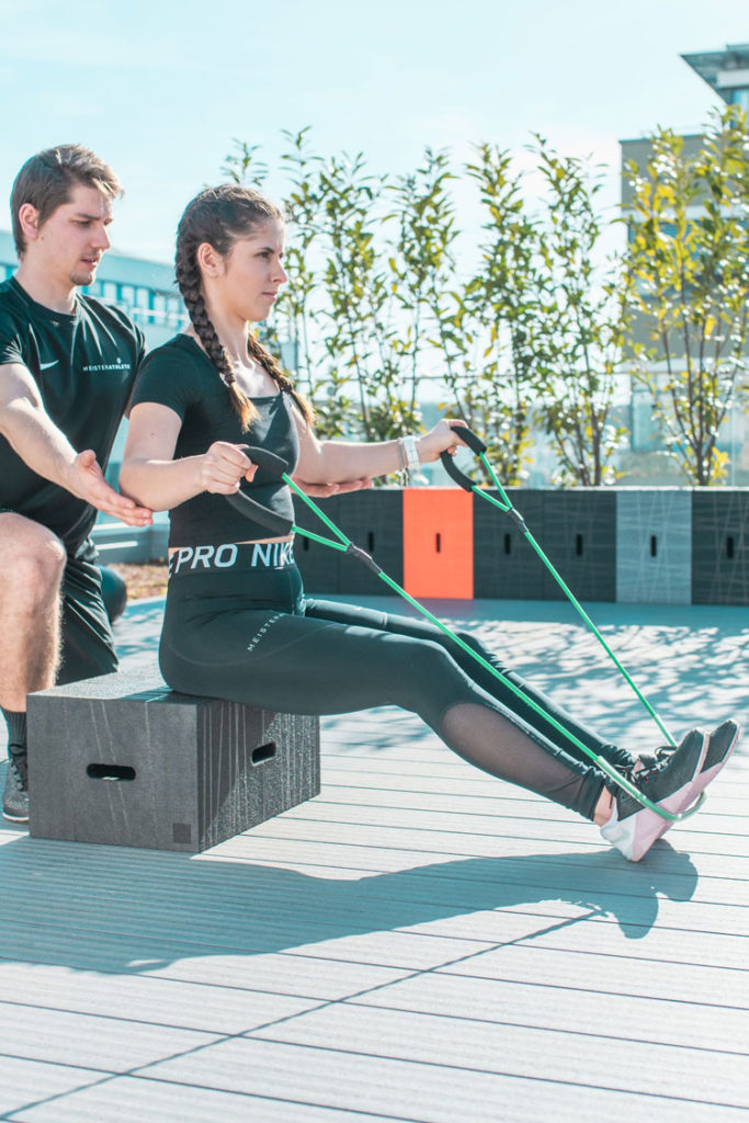 Fitness and workouts in groups with the Plyo-Box Xbrick