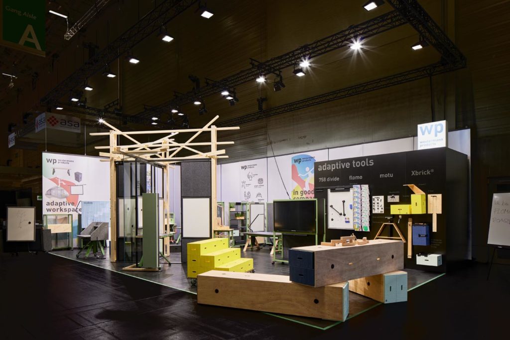 OrgaTec Adaptive Workspaces Messestand Xbrick Westermann adaptive tools