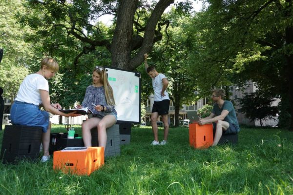 Xbrick – Multifunktionsmöbel für den gesunden Arbeitsplatz Xbrick – Multifunktionsmöbel für den gesunden Arbeitsplatz
